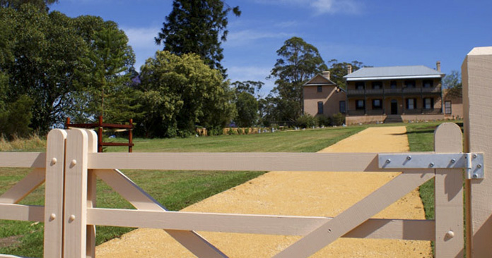 cai_landscape_bushfarmhouse_2